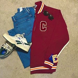 Men’s VARSITY inspired CHAMPION SWEATER.  Burgundy/maroon. Size L. Quarter zip